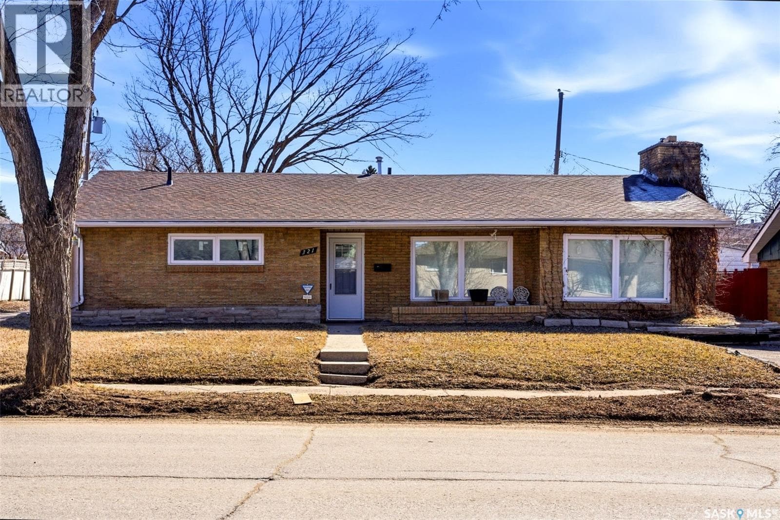 3 bed 2 bath single family at 321 Elphinstone STREET — $299,900