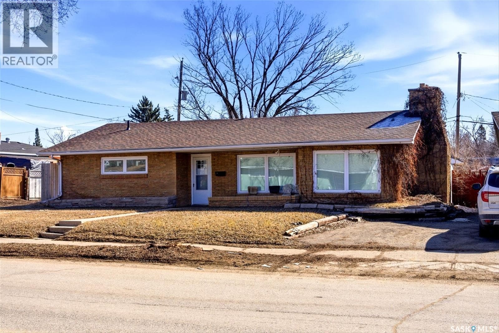 321 Elphinstone STREET photo 2