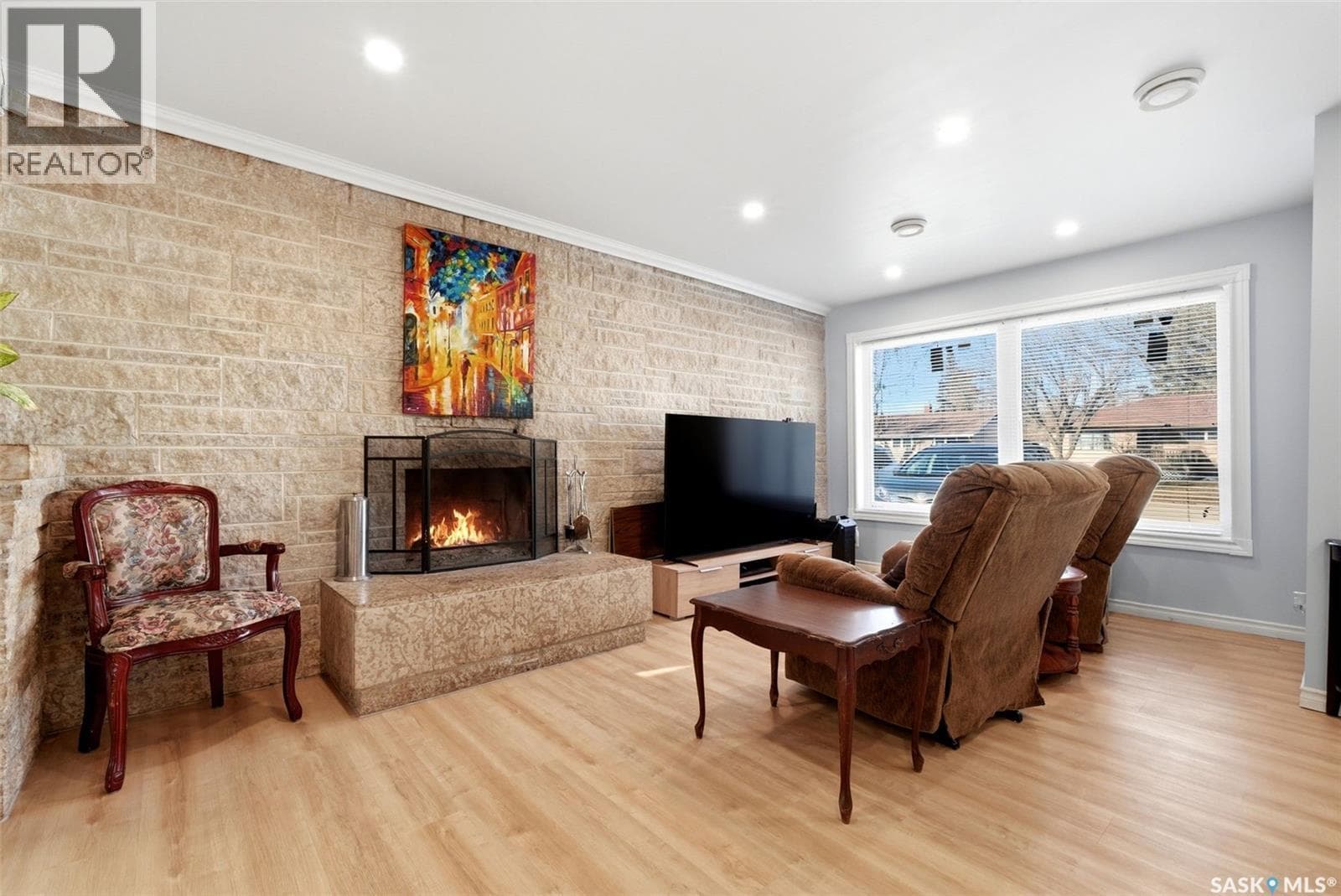 321 Elphinstone STREET photo 4
