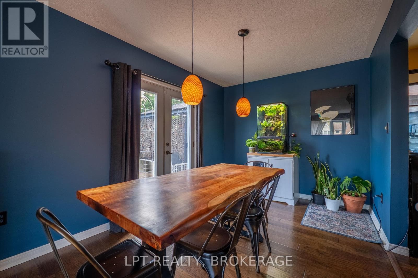 697 MACDONALD DRIVE photo 5