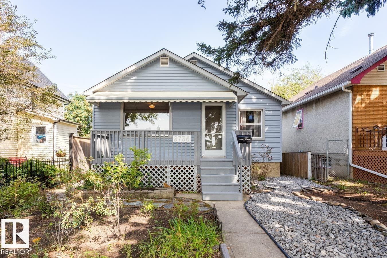 8736 76 AV NW — photo 2