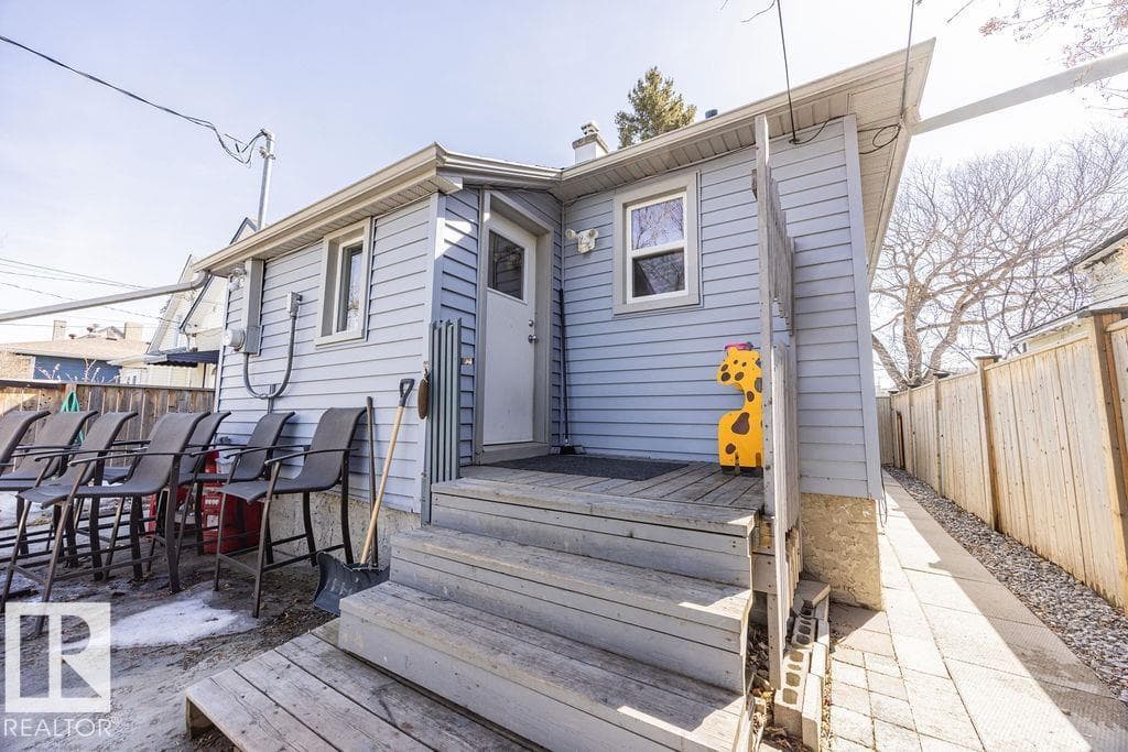 8736 76 AV NW — photo 3