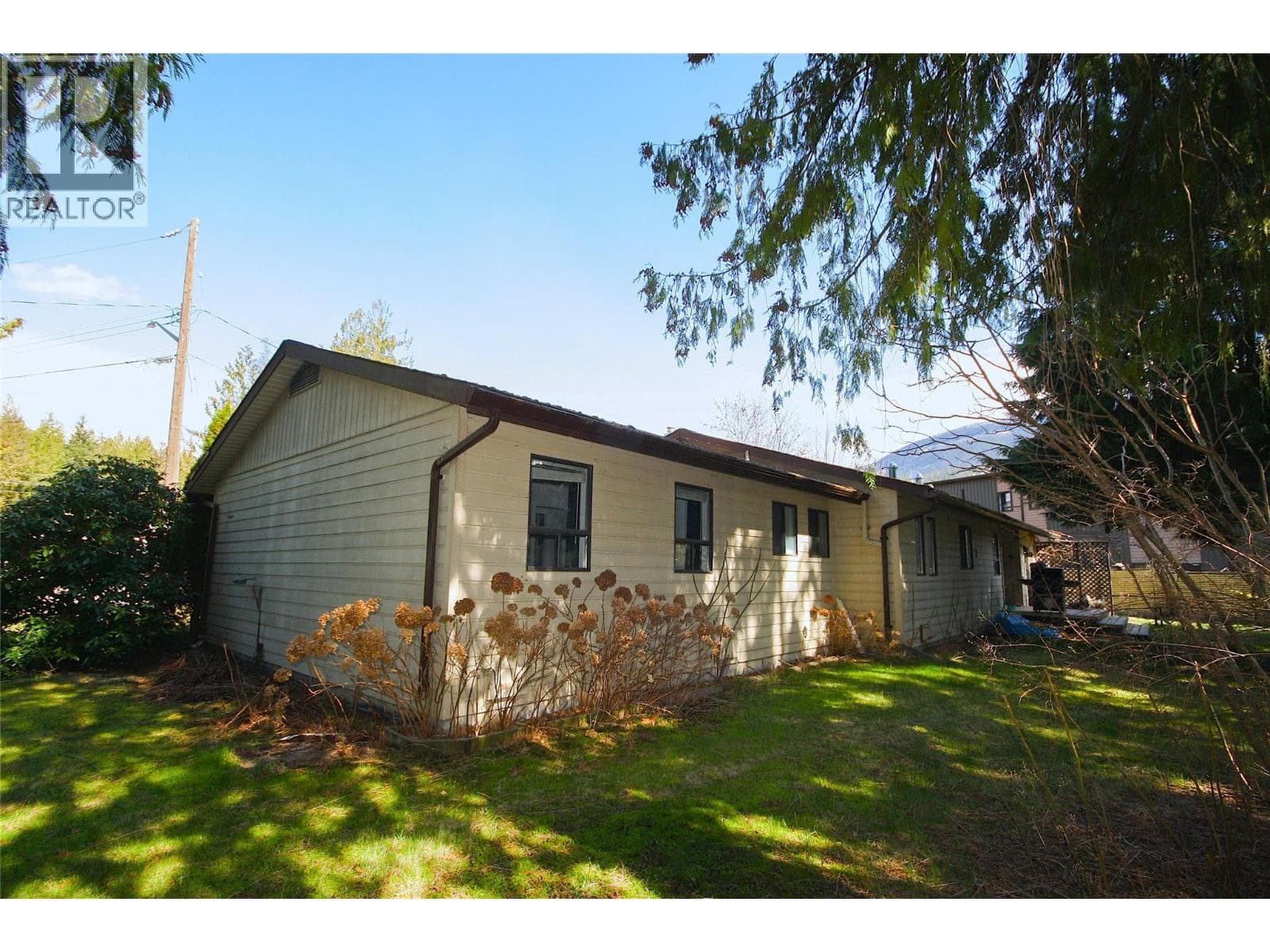 1402 Amhurst Road photo 2