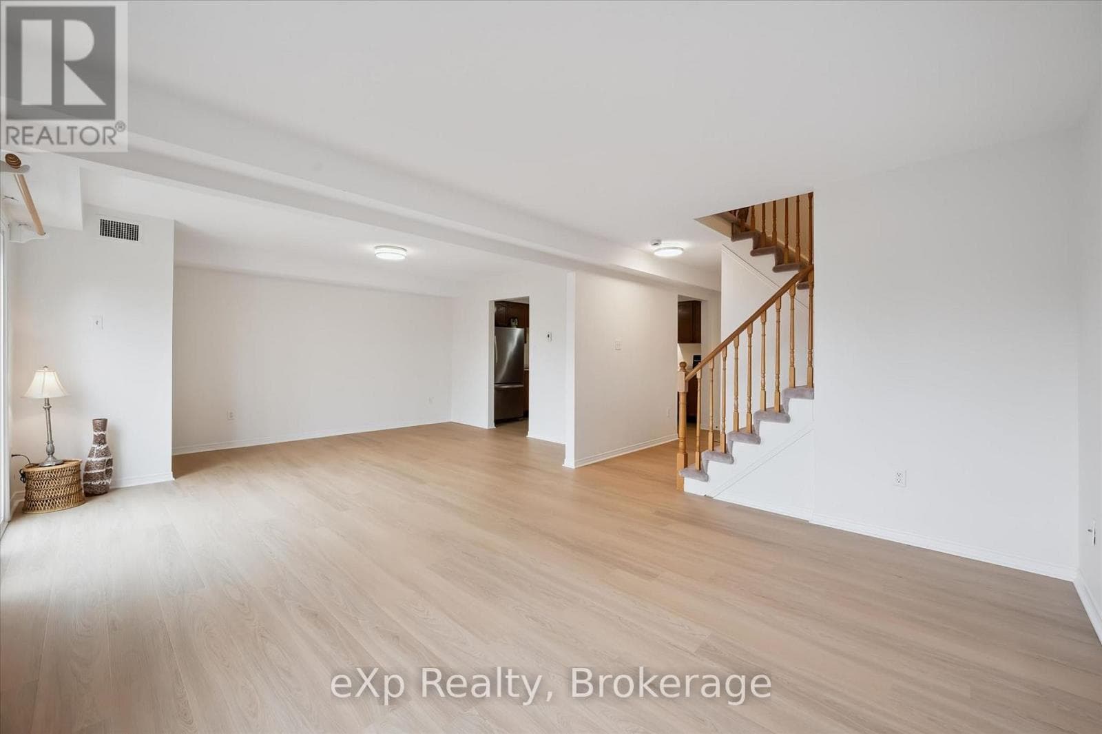 212 - 456 JANEFIELD AVENUE photo 4