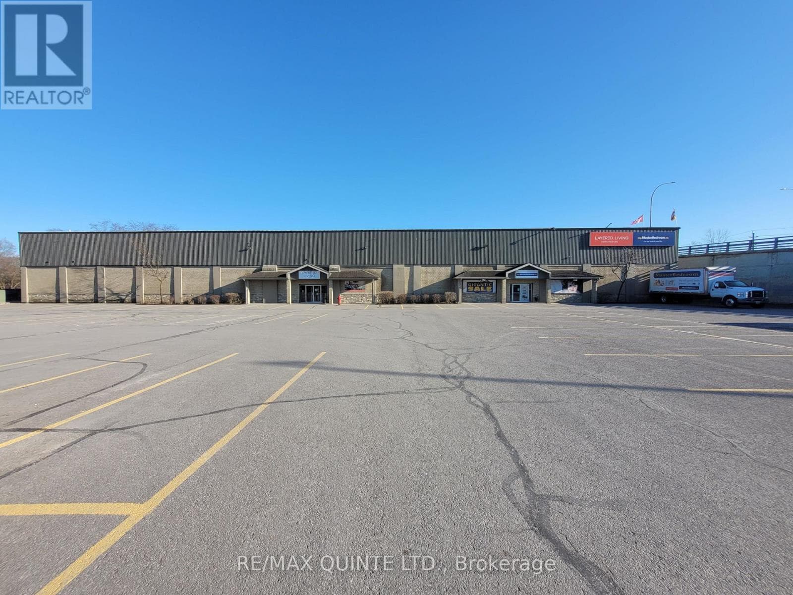 393 SIDNEY STREET photo 2