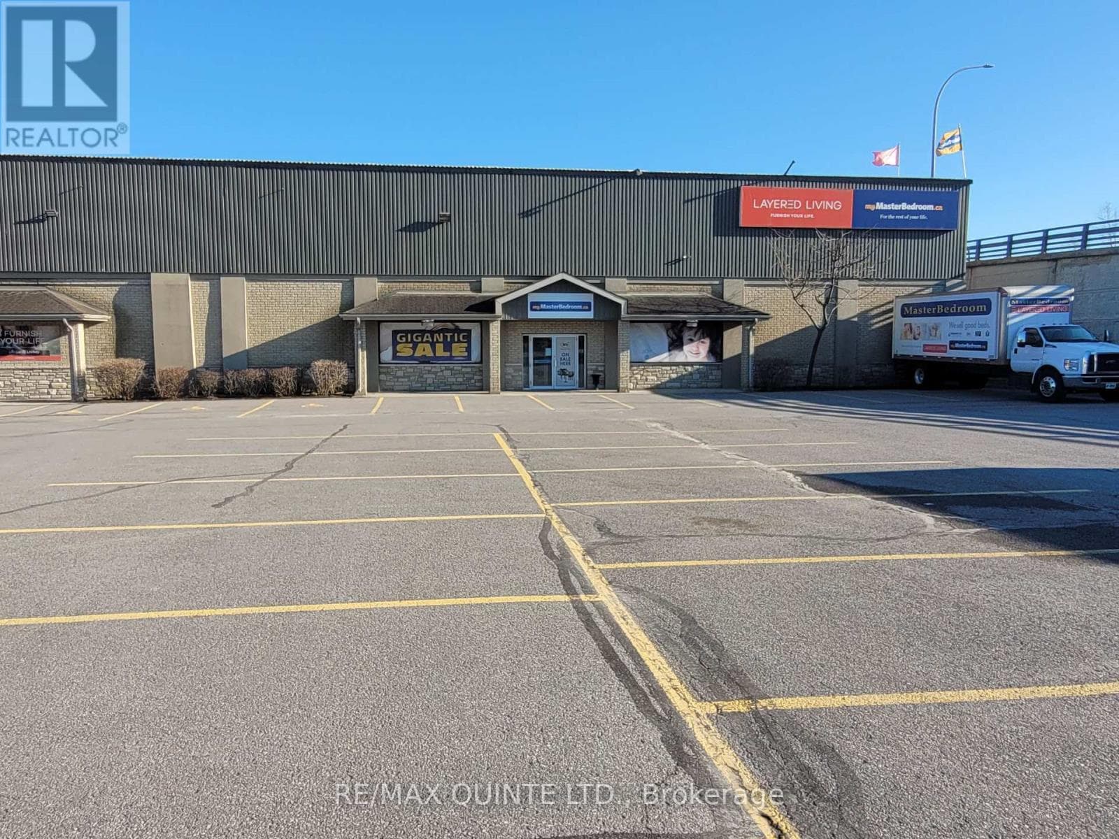393 SIDNEY STREET photo 4
