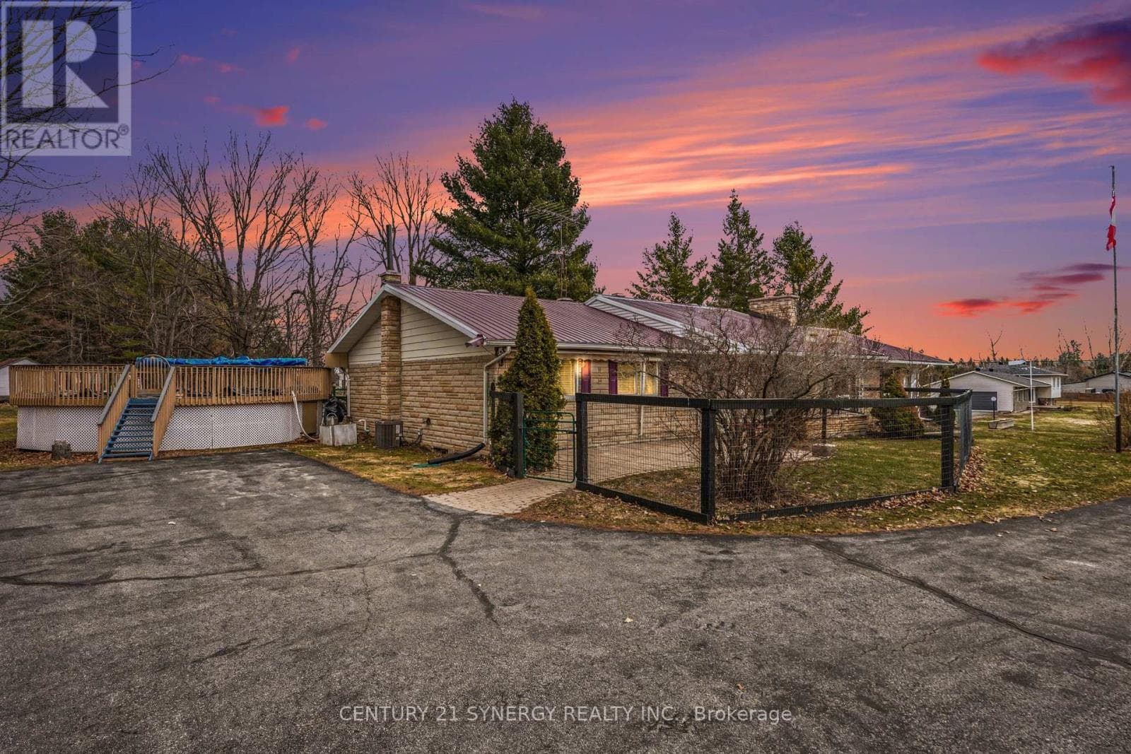 220 HIGHFIELD CRESCENT photo 4