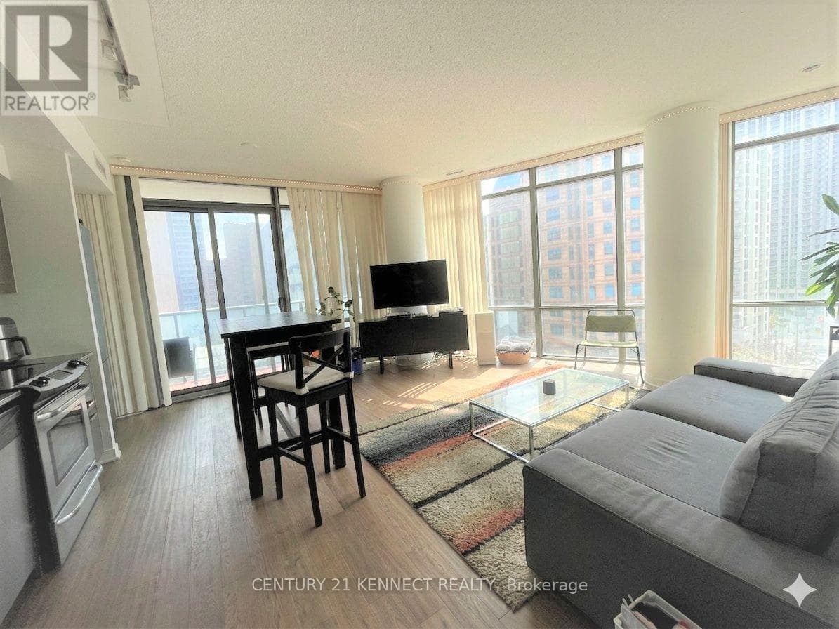 608 - 832 BAY STREET photo 2