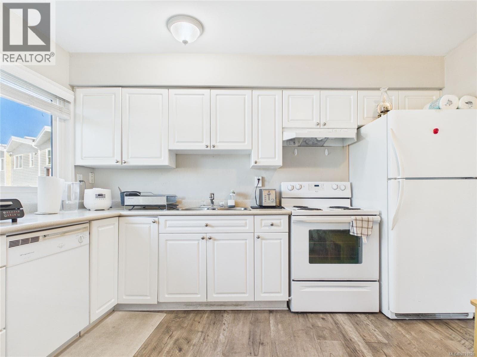 48 4110 Kendall Ave photo 4