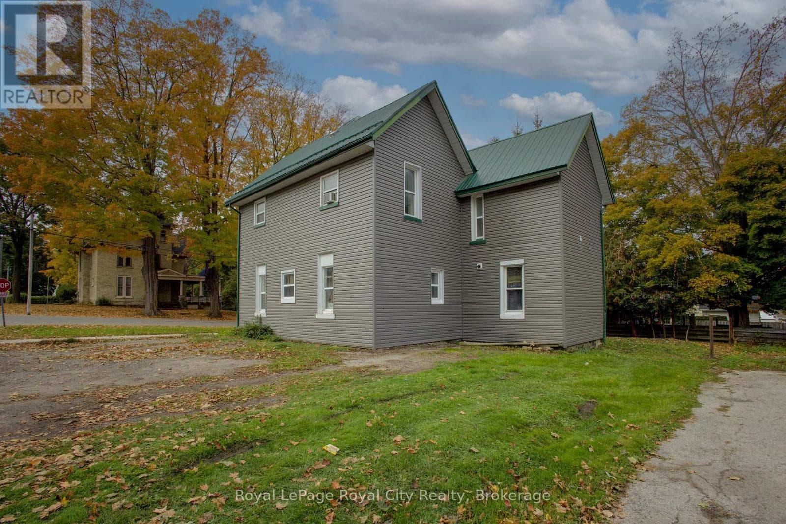 103 PATRICK STREET E photo 2