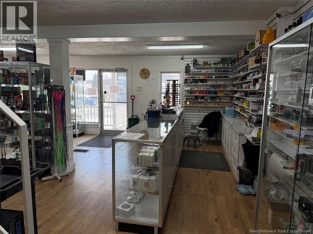 405 Victoria Street photo 2