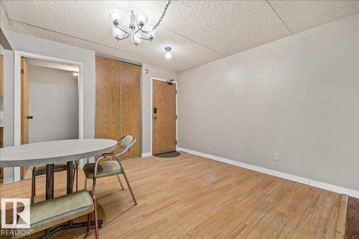 #308 9917 110 ST NW photo 4