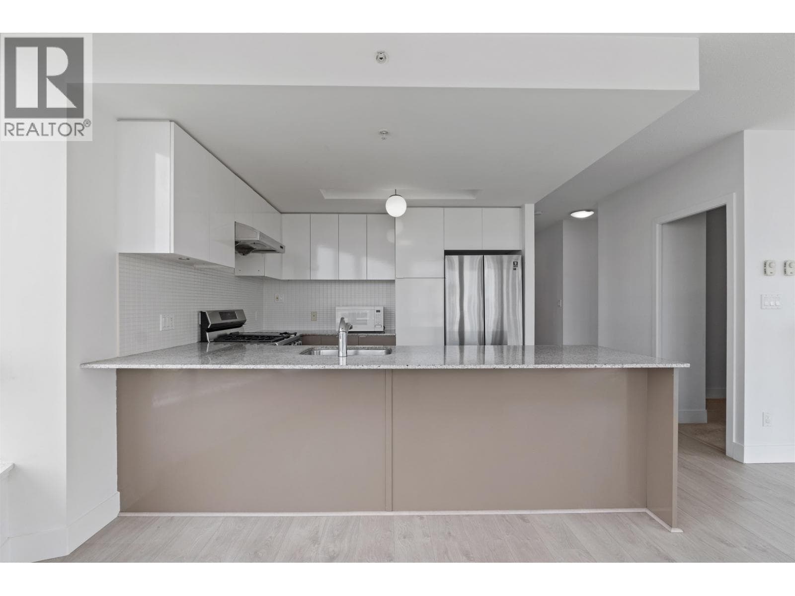 1602 4808 HAZEL STREET photo 4