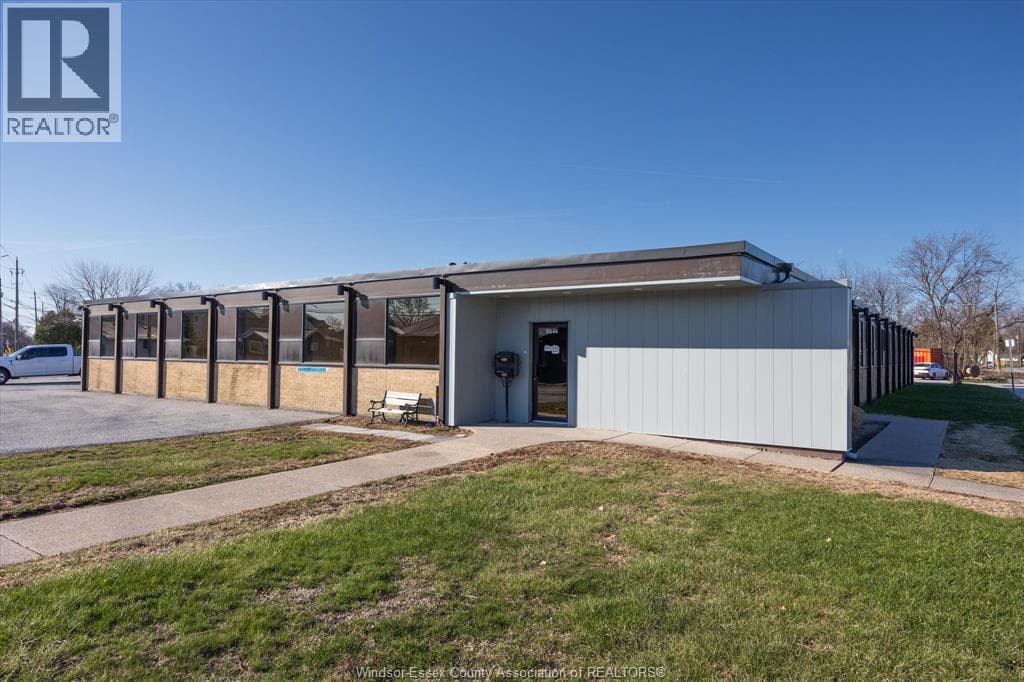 2545 PILLETTE ROAD photo 2