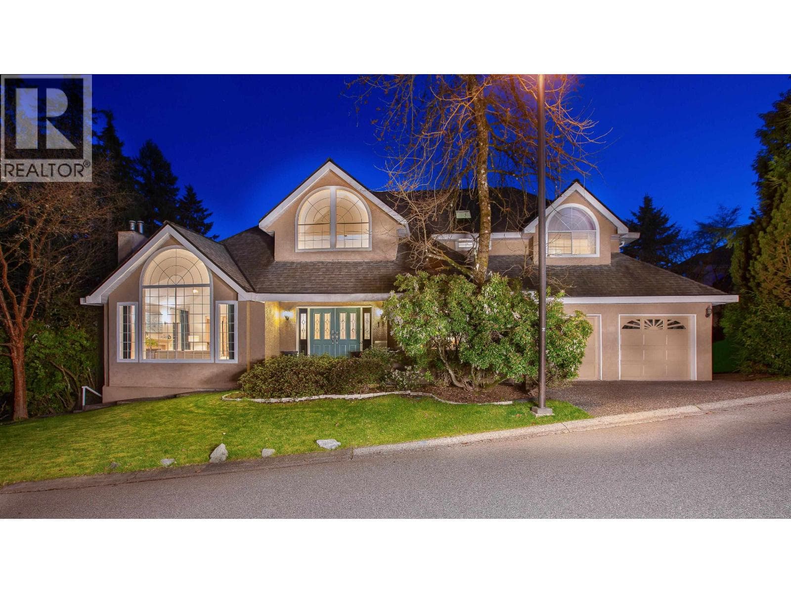 6 bed 4 bath single family at 19 TIMBERCREST DRIVE — $1,988,800