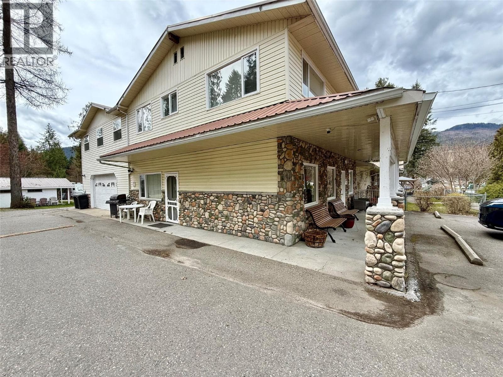61 KINGSLEY Road photo 3