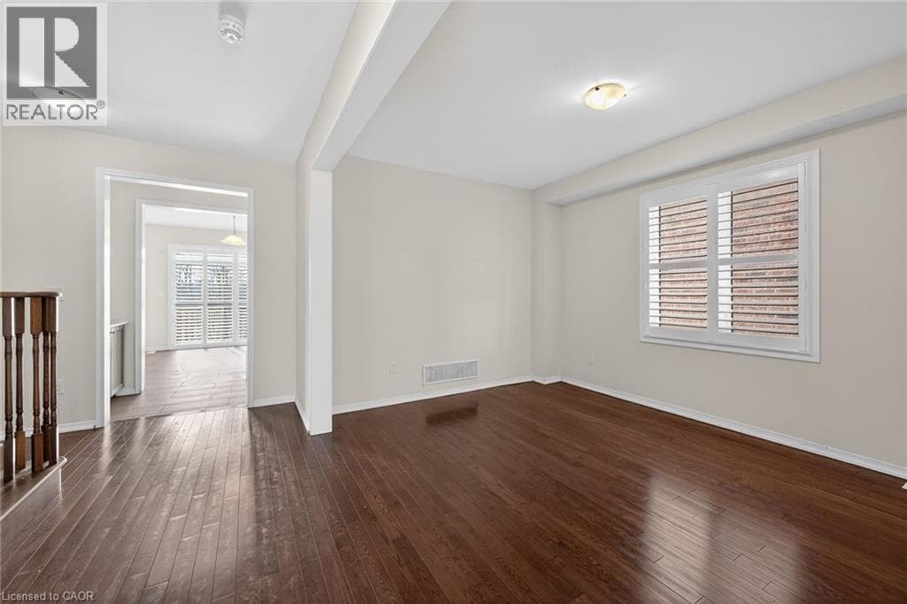 17 LARRY Crescent photo 5