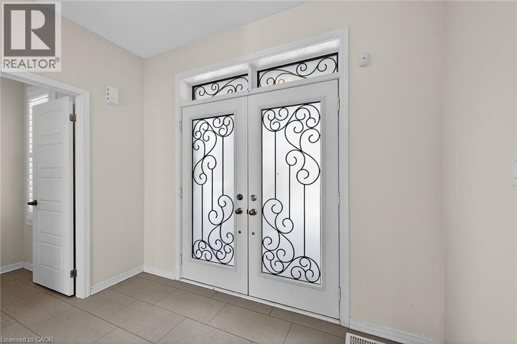 17 LARRY Crescent photo 3
