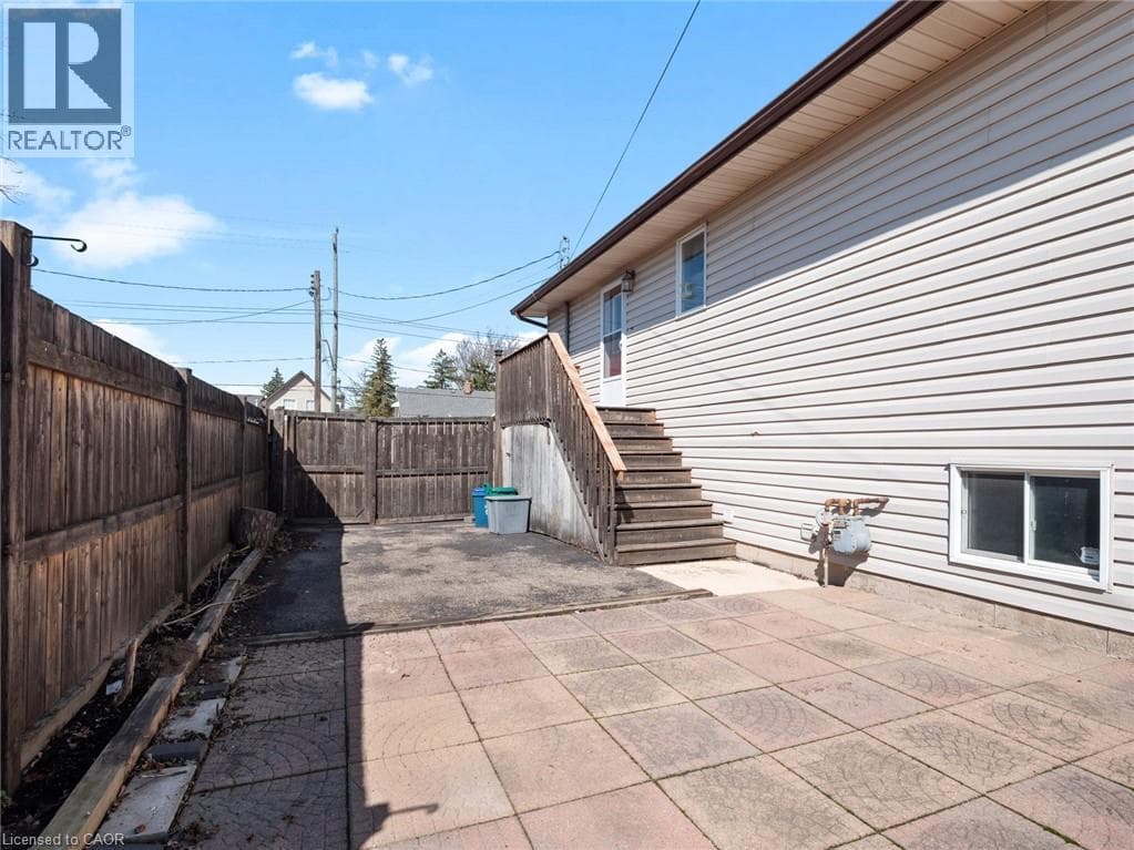 379 SOUTHWORTH Street S photo 4