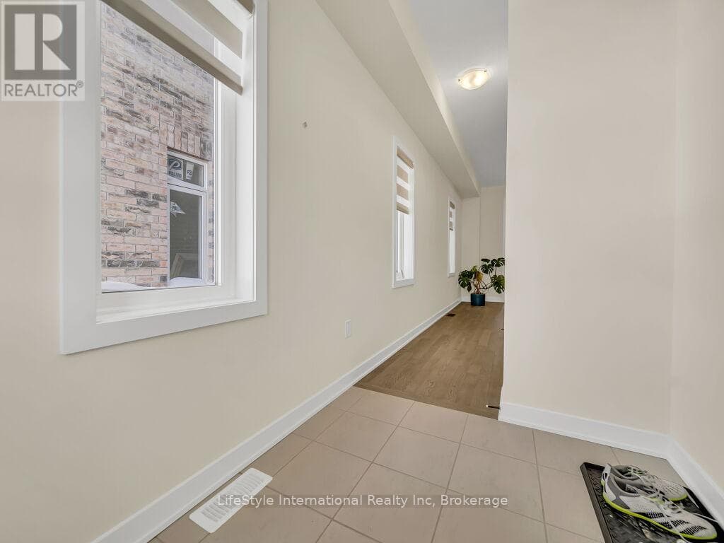 24 HUTCHISON ROAD photo 2