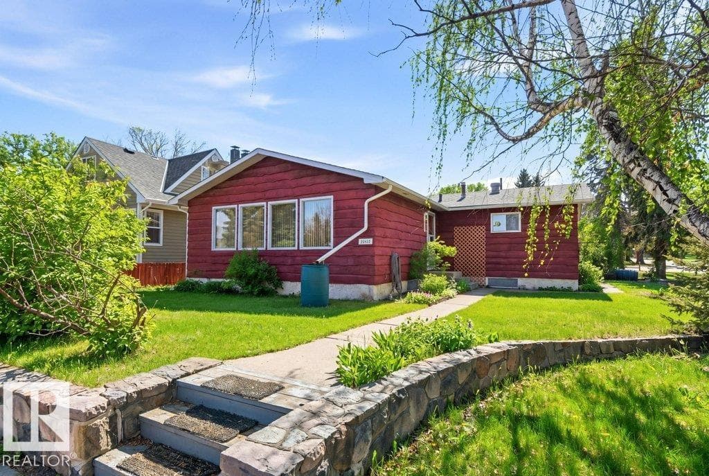 10459 66 AV NW