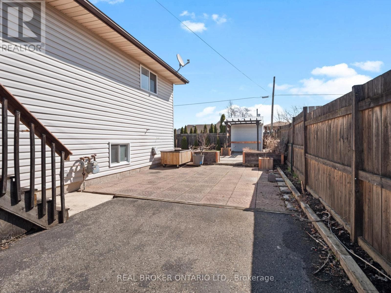 379 SOUTHWORTH STREET S photo 5