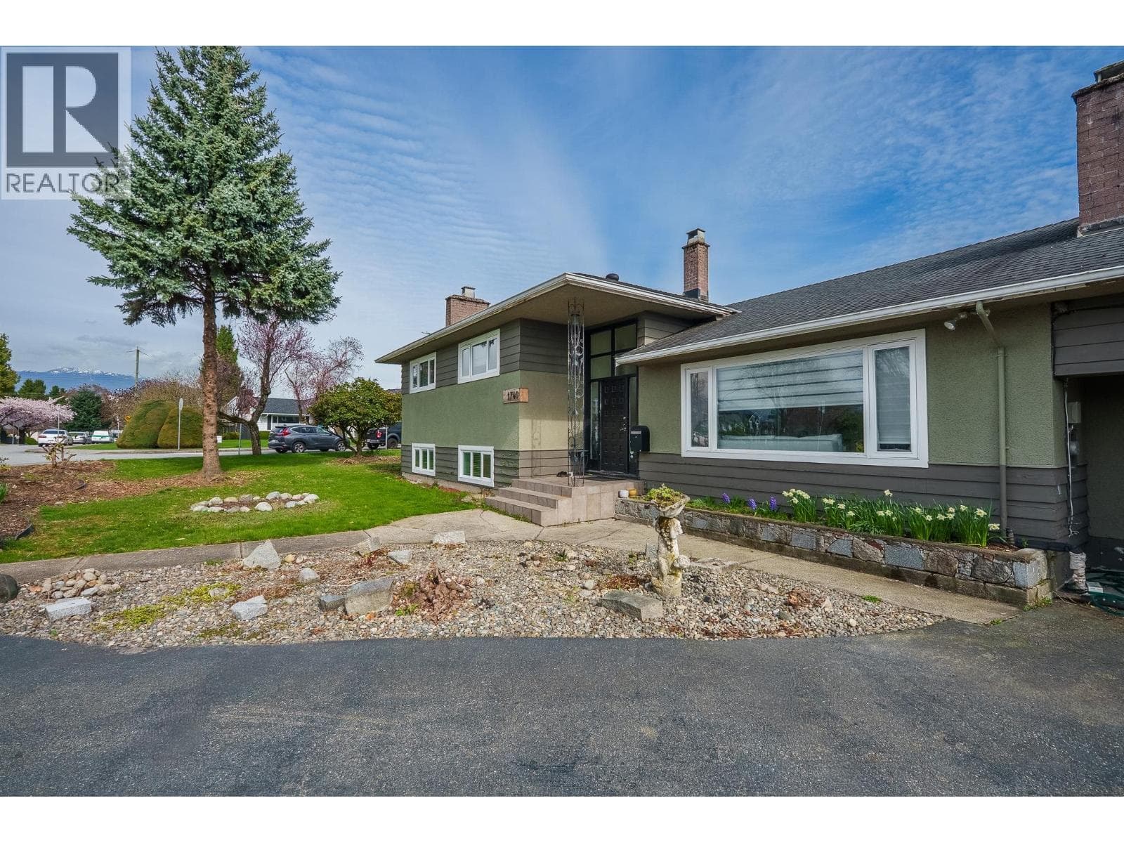 1740 BETA AVENUE photo 3