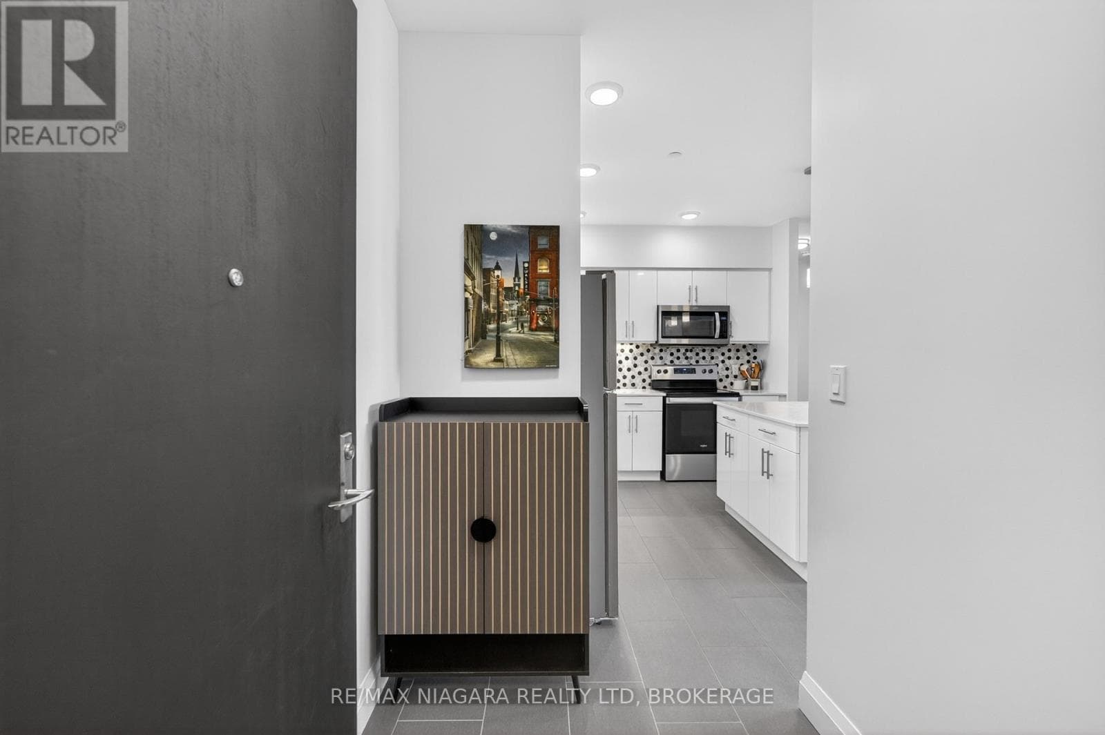 403 - 399 QUEEN STREET S photo 5
