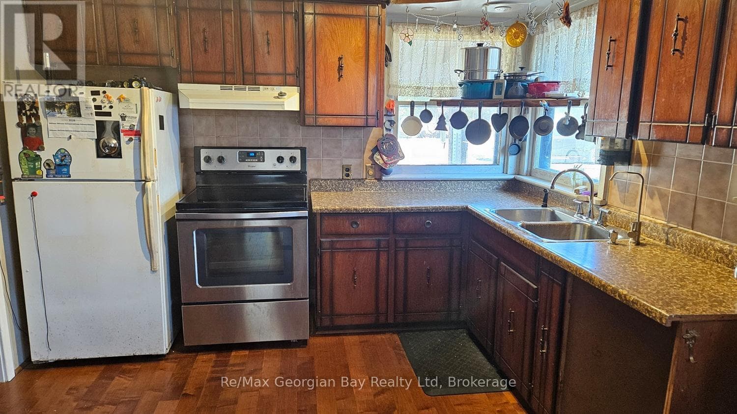 8 STURGEON BAY ROAD photo 2