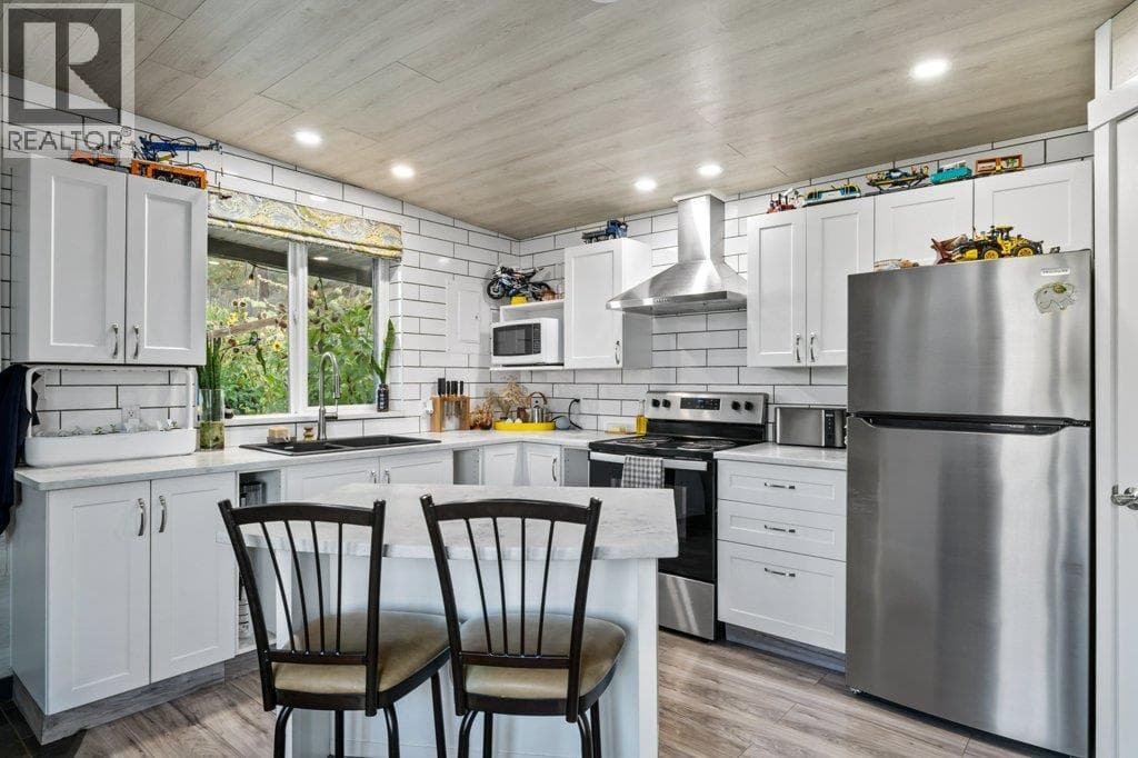 2245 Bennett Road photo 4