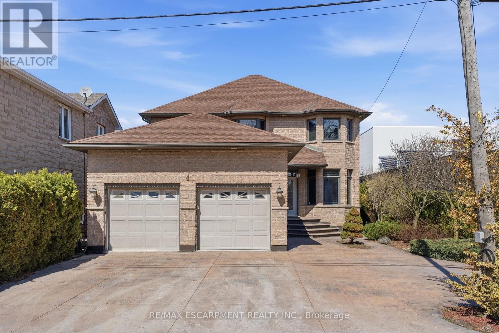 4 LAKESIDE DRIVE photo 2