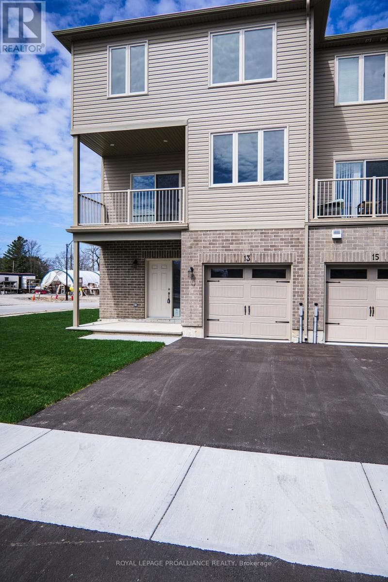 13 MARKLAND AVENUE photo 2