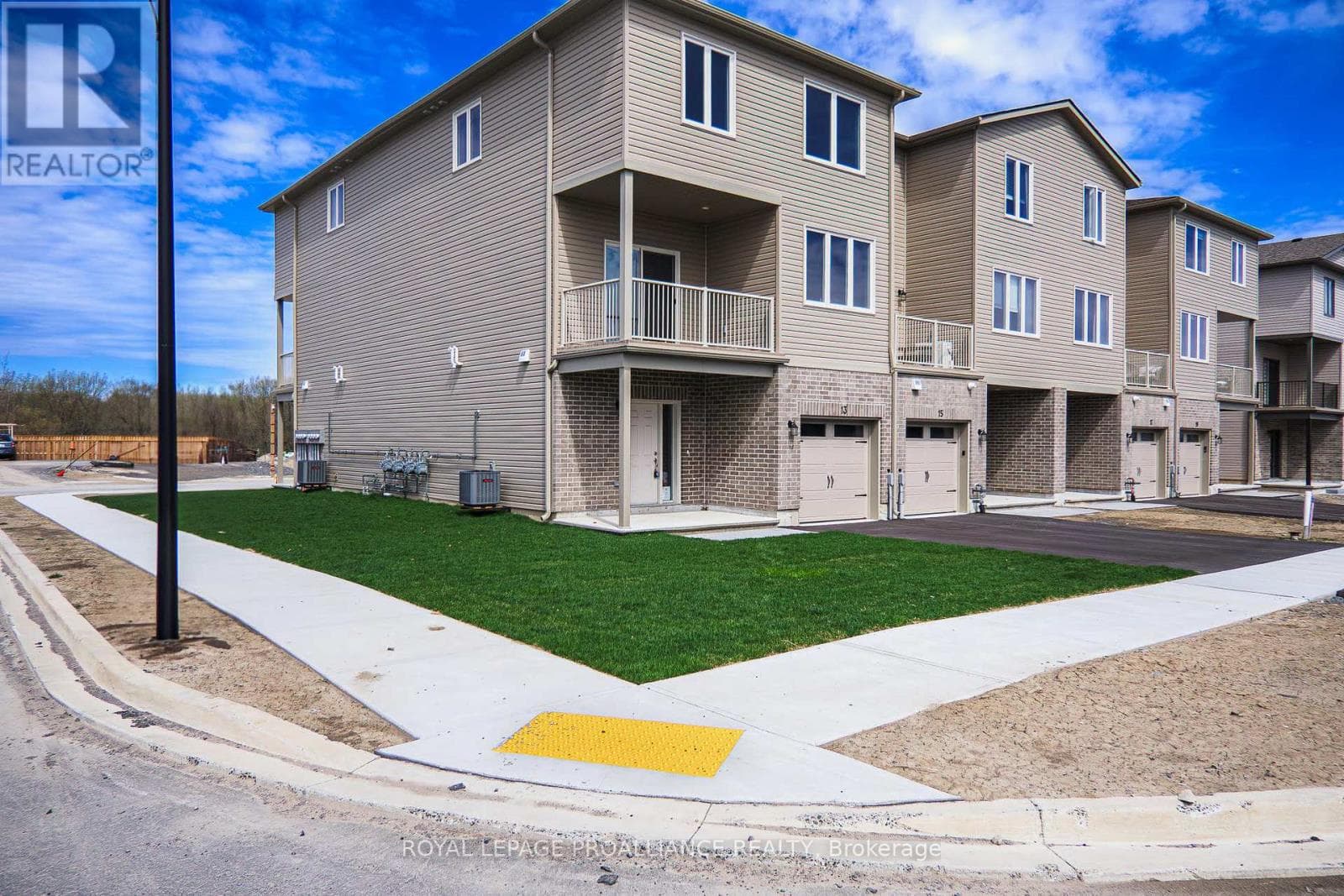 13 MARKLAND AVENUE photo 3