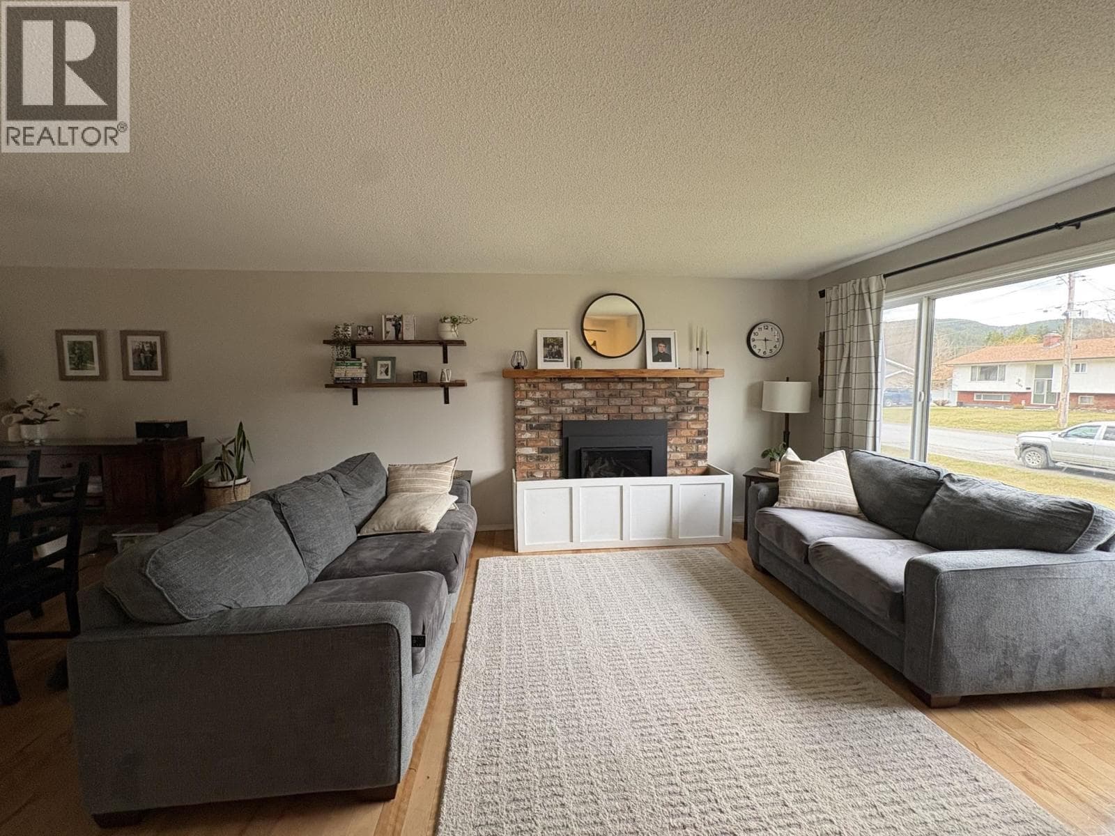 4017 BENNER STREET photo 2