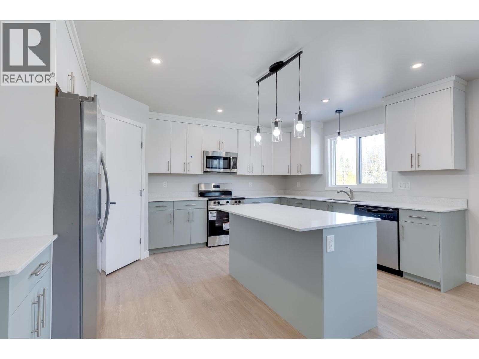3850-3854 GLENDALE DRIVE photo 3