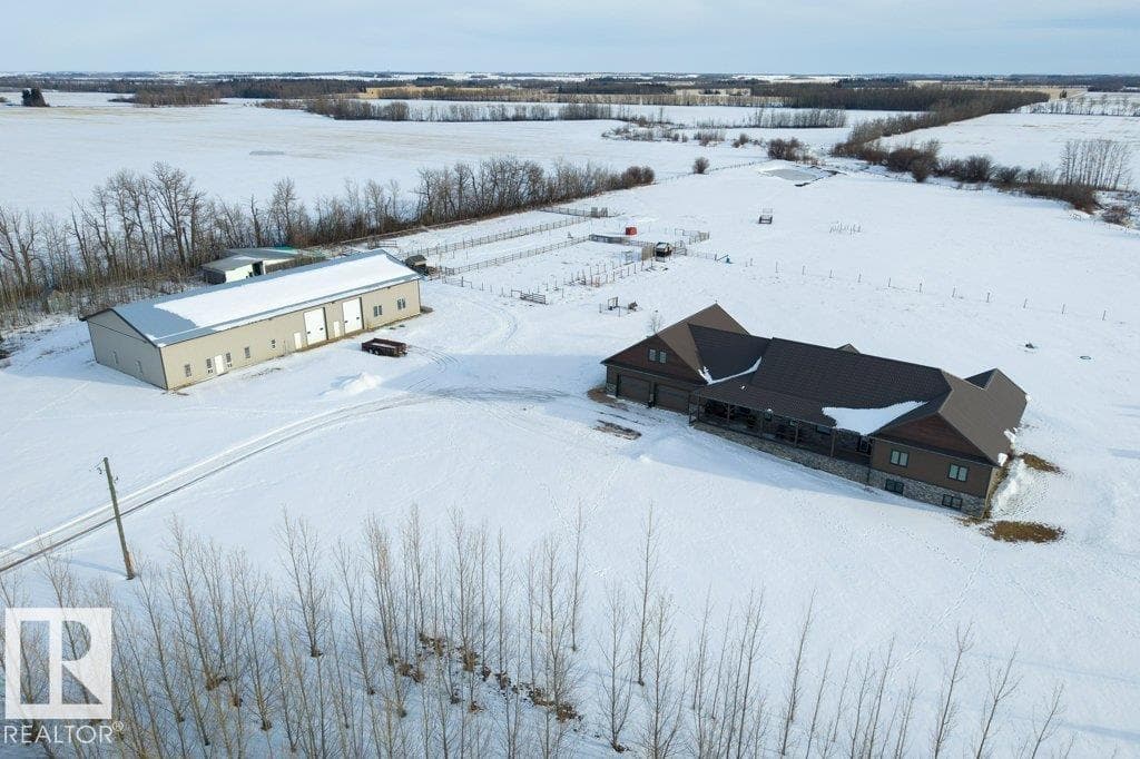26517 TWP ROAD 584 photo 2