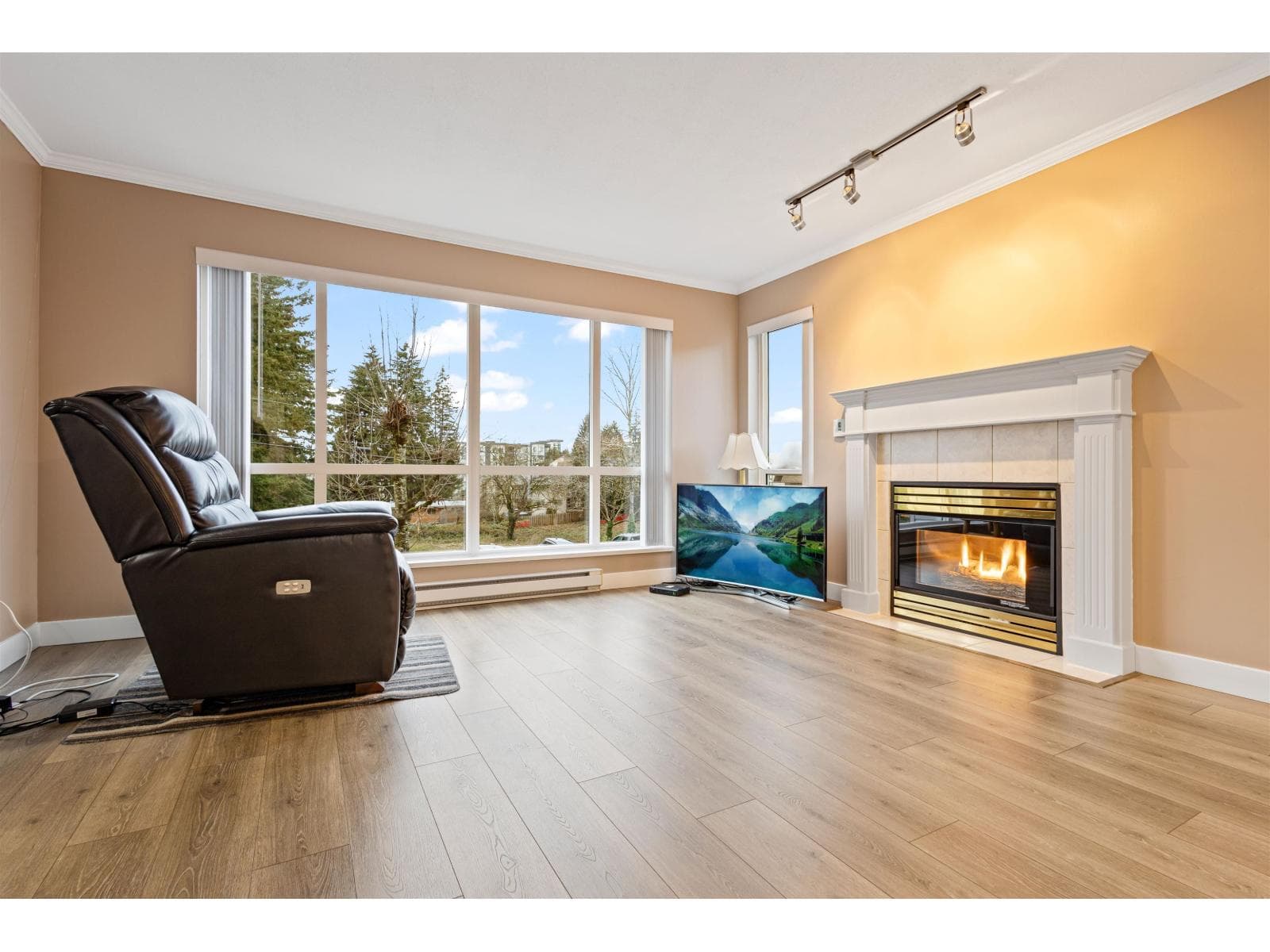 206 32120 MT WADDINGTON AVENUE photo 3