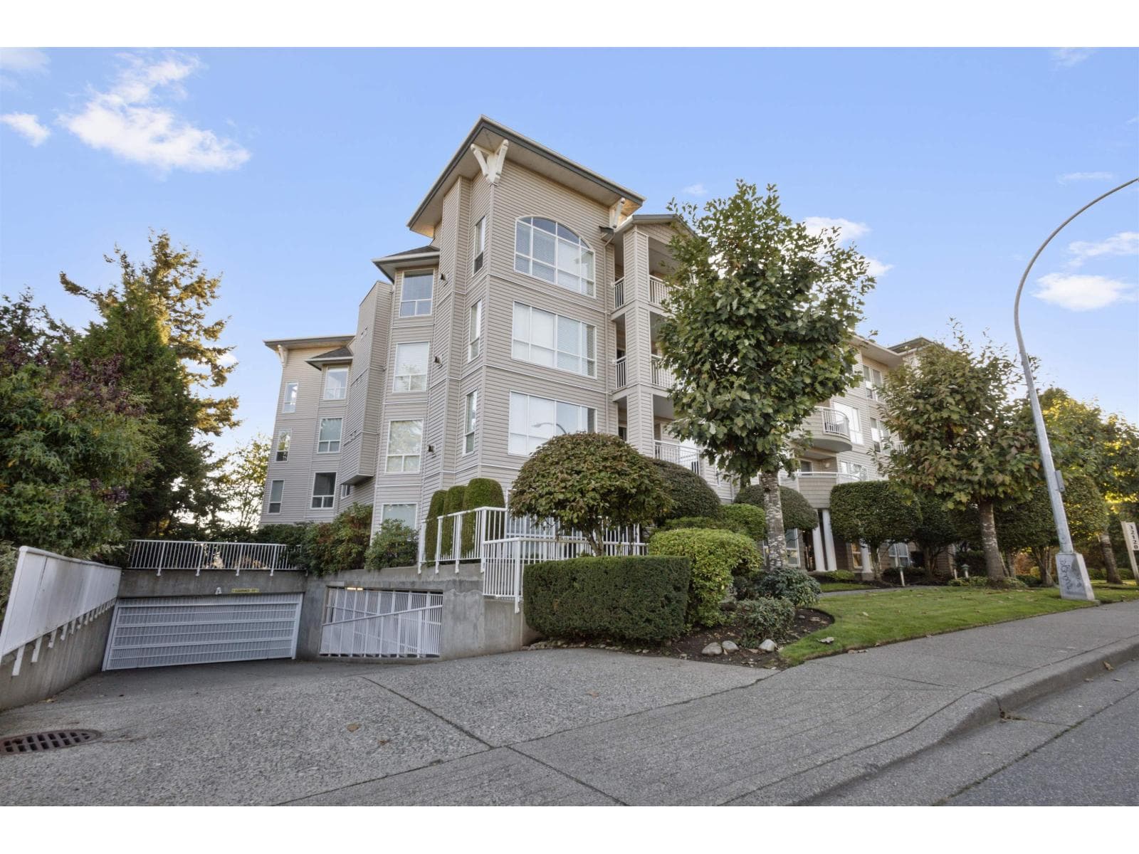 2 bed 2 bath single family at 206 32120 MT WADDINGTON AVENUE — $410,000