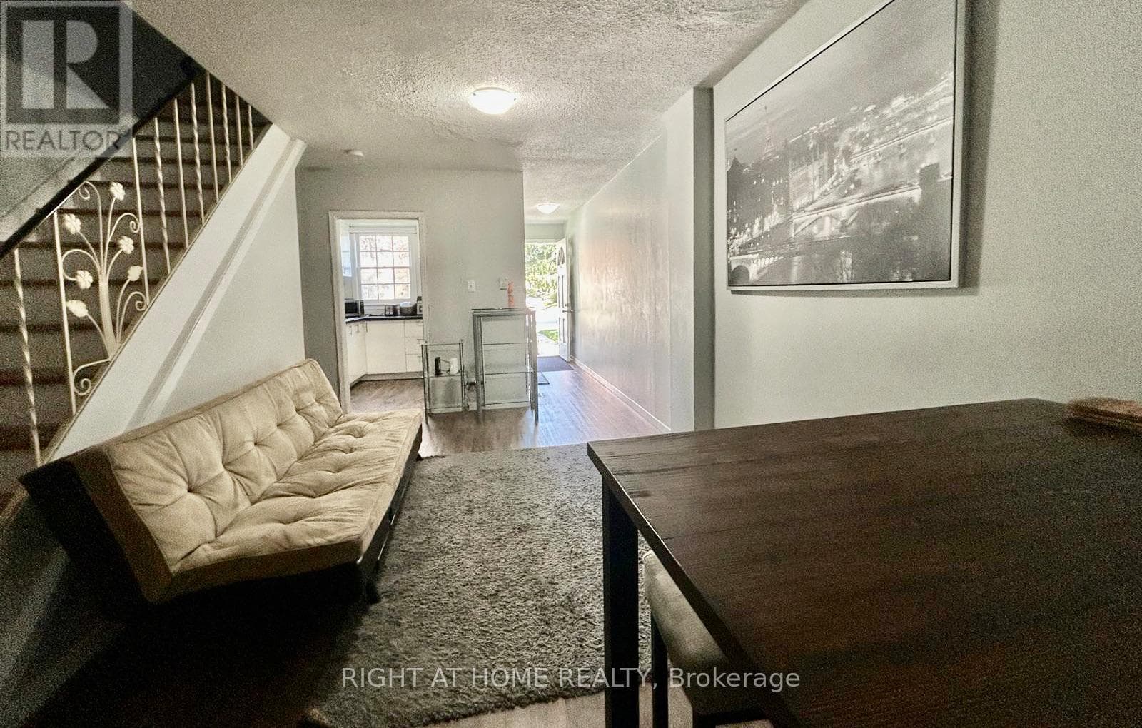 266 WESTCOURT PLACE photo 4
