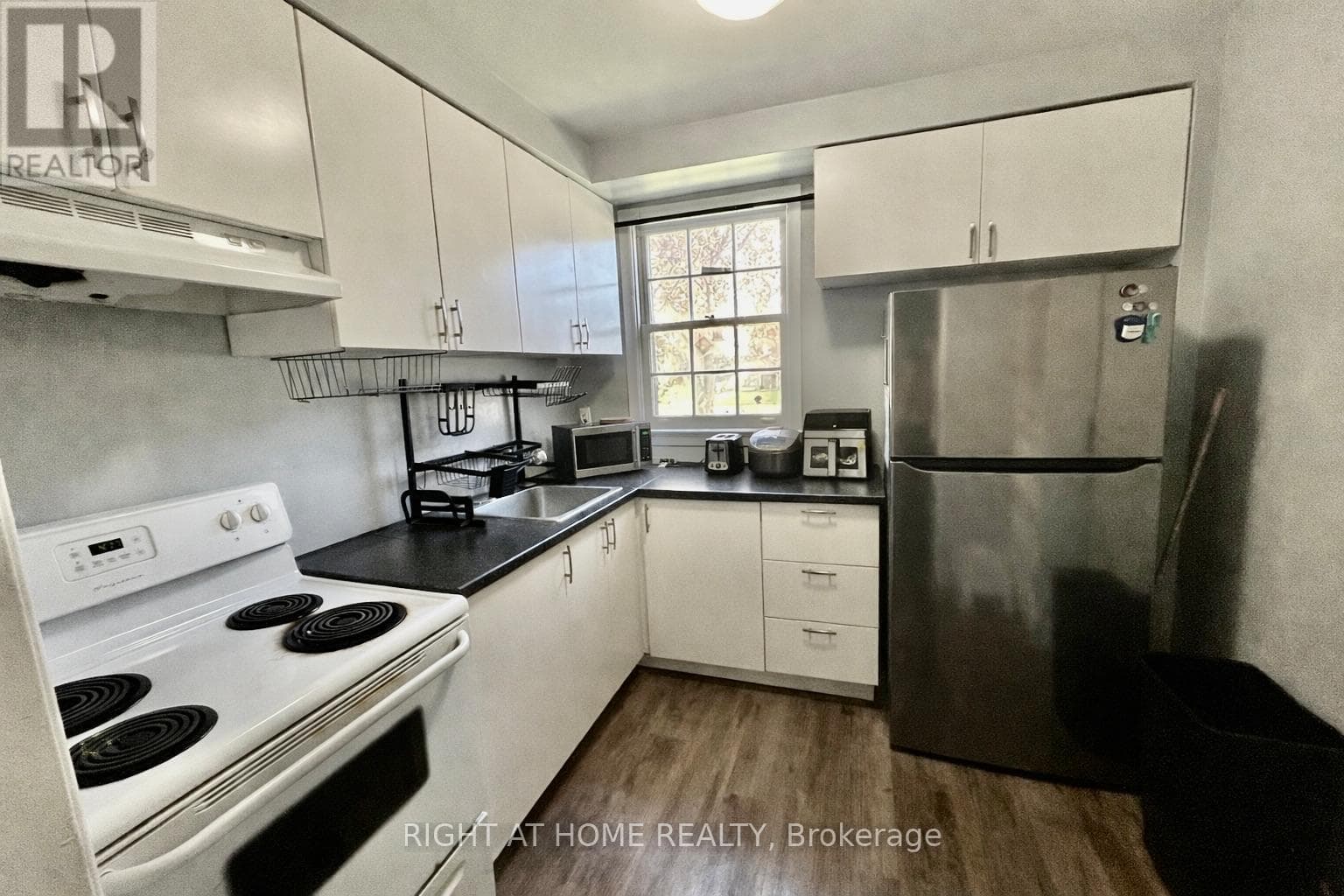 266 WESTCOURT PLACE photo 5