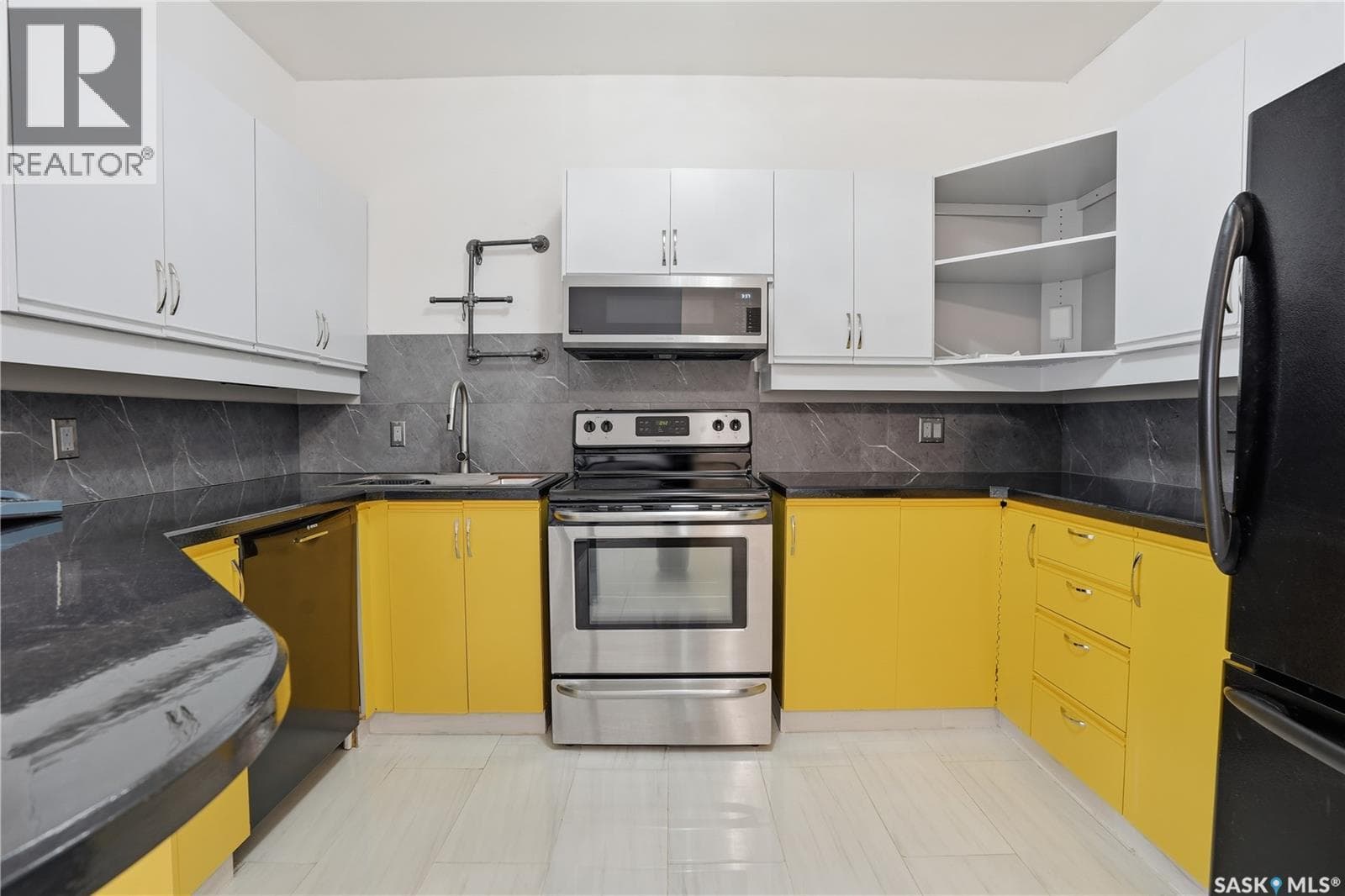 806 1867 Hamilton STREET — photo 5