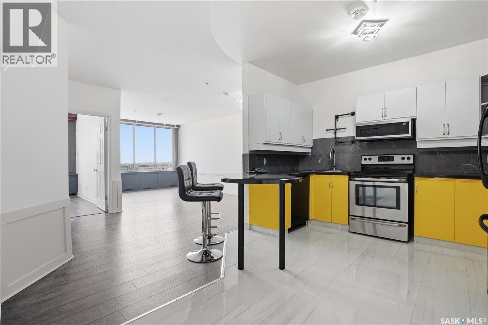 806 1867 Hamilton STREET — photo 4