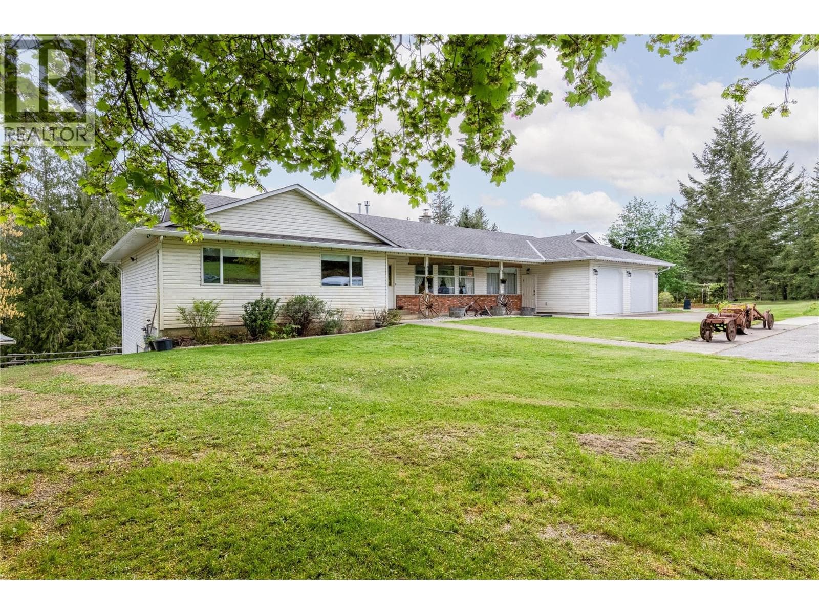 2240 97B Highway SE photo 2