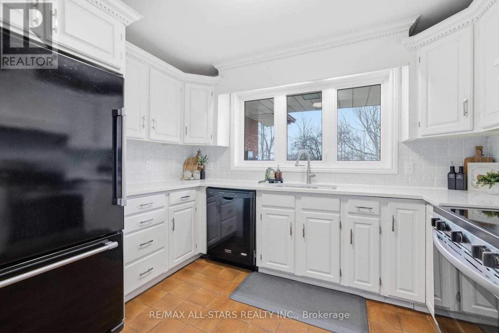 2407 ASHBRIDGE ROAD photo 12
