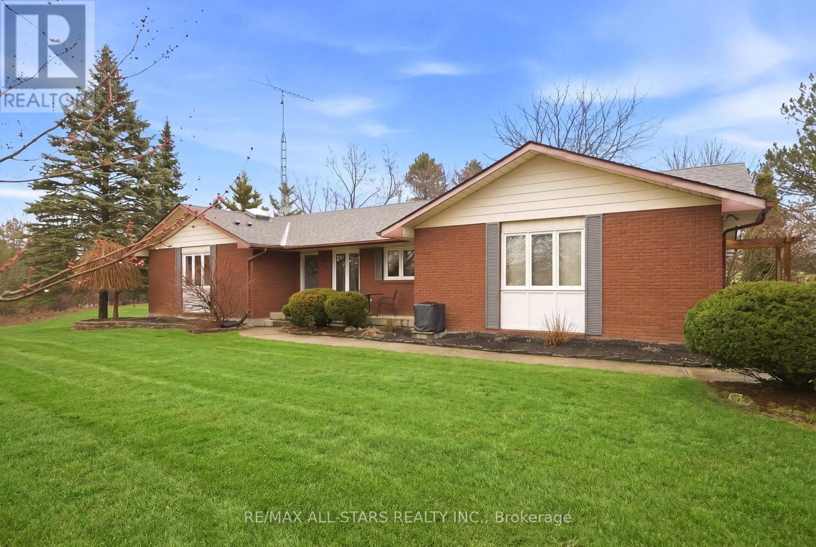 2407 ASHBRIDGE ROAD photo 3