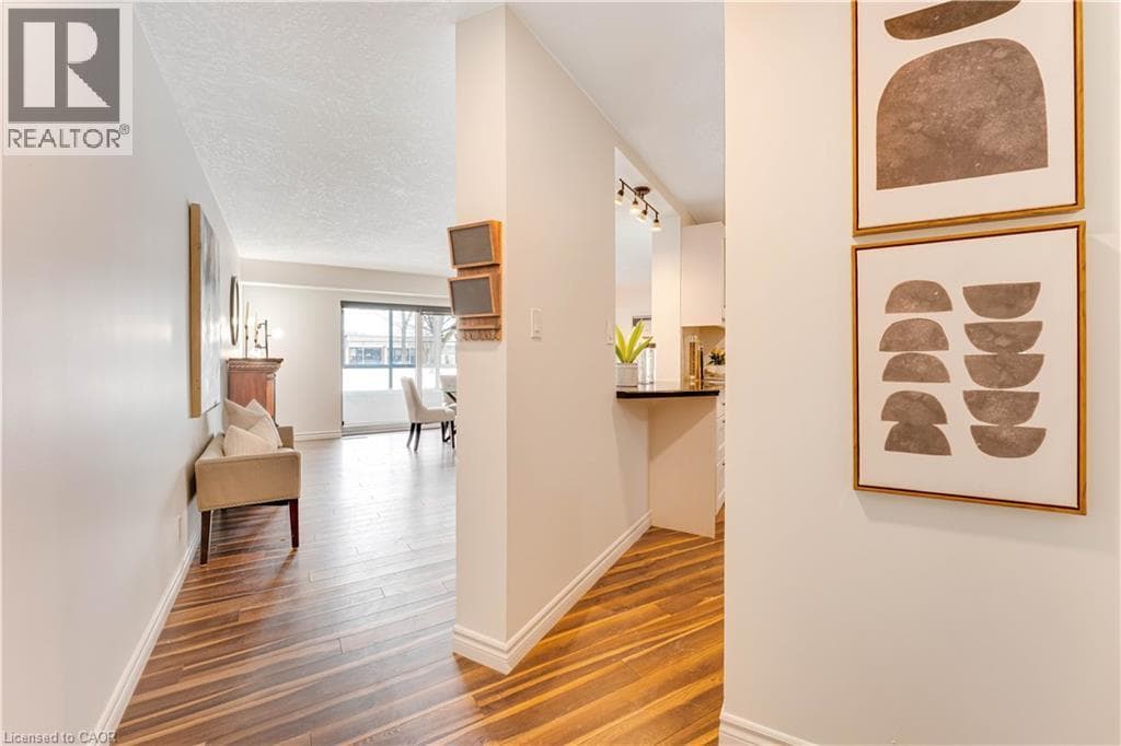 250 GLENRIDGE Drive Unit# 102 photo 3