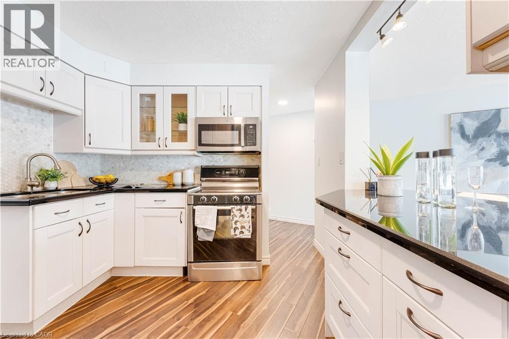 250 GLENRIDGE Drive Unit# 102 photo 5