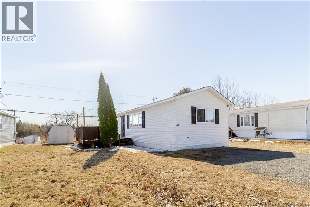 3 bed 1 bath single family at 31 Leafwood Crescent — $174,900