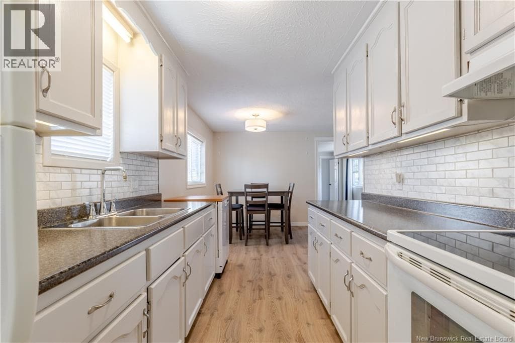 31 Leafwood Crescent photo 4