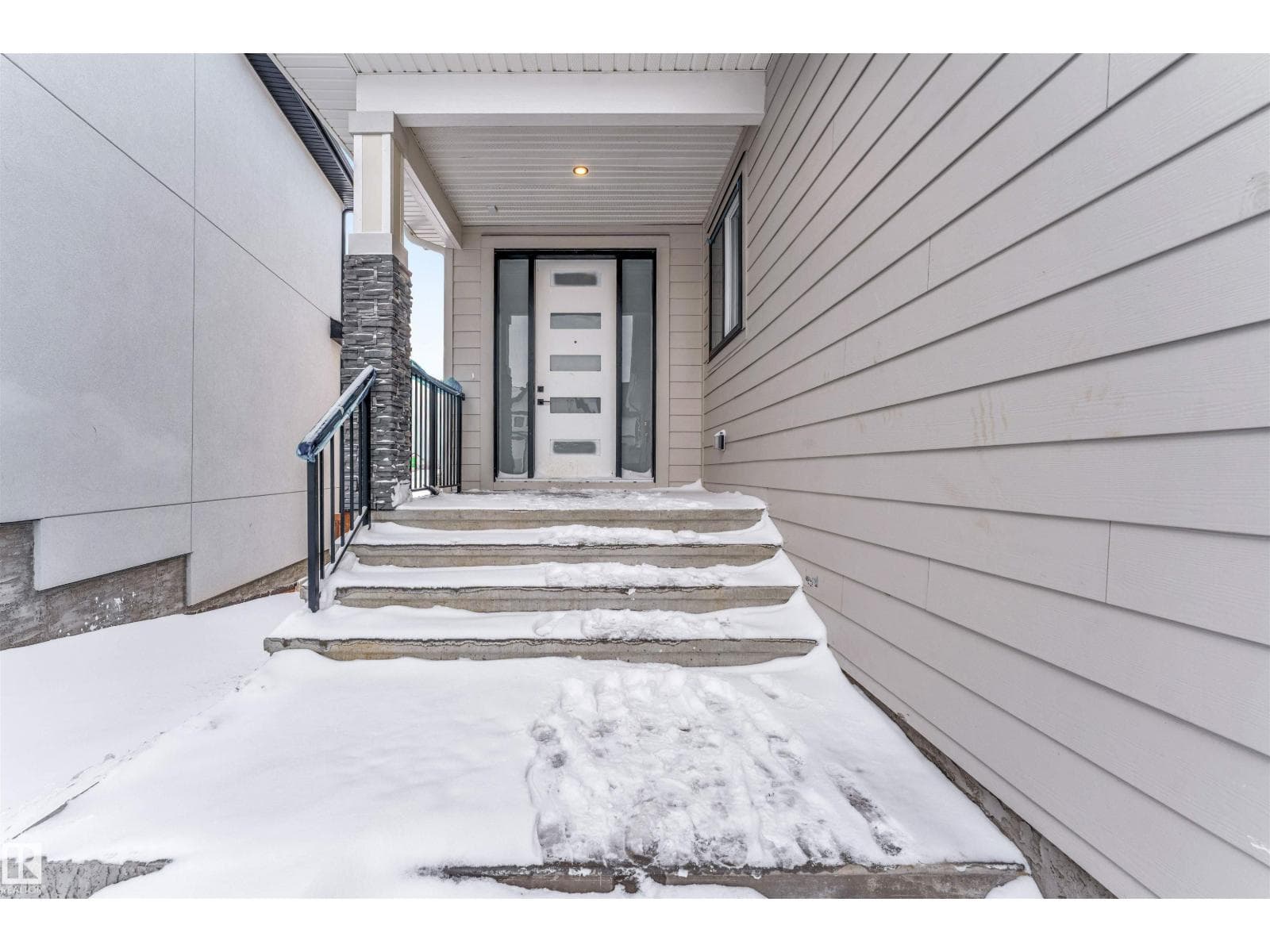 152 EDGEWATER CI — photo 2